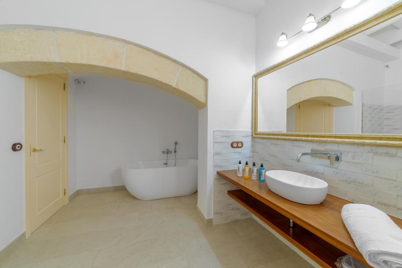 Seranova Luxury Hotel - Adults Only Ciutadella  Bagian luar foto